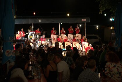 Weinfest im Ochsenfurter Stadtgraben